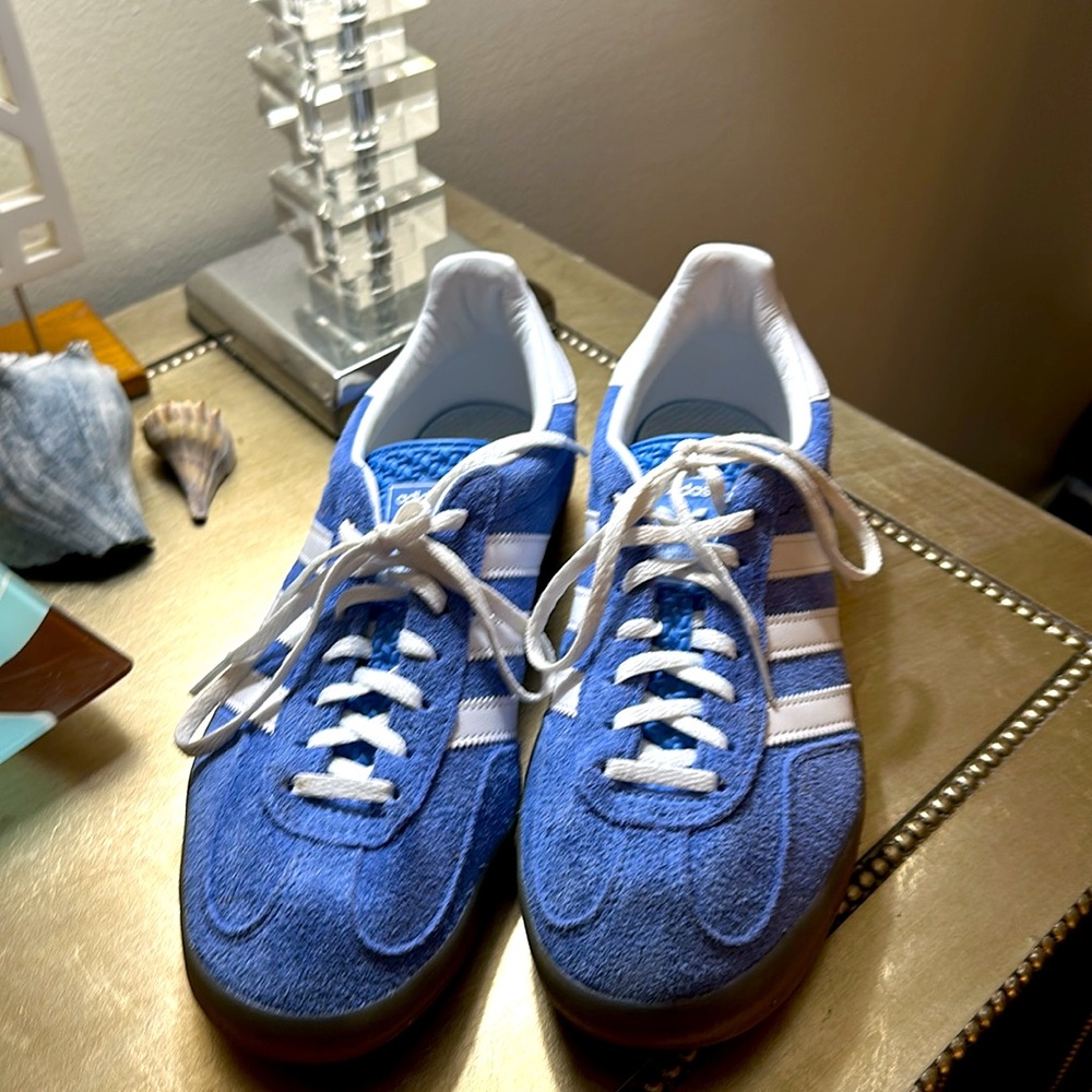ADIDAS GAZELLE INDOOR W LIGHT BLUE WHITE STIPE - Picture 2 of 3